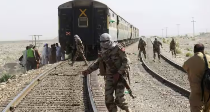 ‘ৰে’ল হাইজেকৰ আঁৰত আছে ভাৰত’, শ্বাহবাজ চৰকাৰৰ গুৰুতৰ অভিযোগ