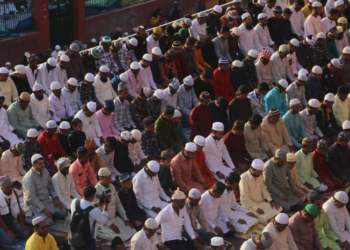 এফালে সম্ভলত শান্তিপূৰ্ণভাৱে জুম্মা নামাজ, আনফালে পাকিস্তানৰ এটা মছজিদত ভয়ংকৰ কাণ্ড