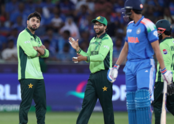 ভাৰতীয় ক্ৰিকেটাৰক ইতিকিং, বিপদত পাকিস্তানী বলাৰ!