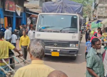 ধুবুৰীত ৰাইজ-ব্যৱসায়ীৰ উত্তাল প্ৰতিবাদ, বন্ধ থাকে সকলো দোকান-পোহাৰ