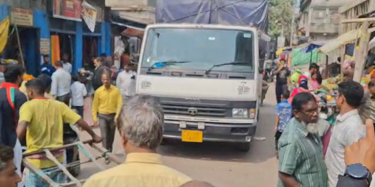 ধুবুৰীত ৰাইজ-ব্যৱসায়ীৰ উত্তাল প্ৰতিবাদ, বন্ধ থাকে সকলো দোকান-পোহাৰ