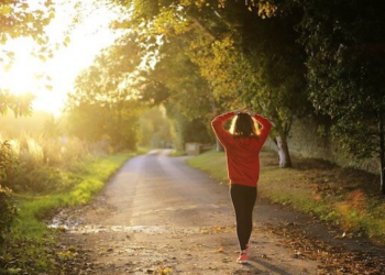 সুস্থ আৰু সতেজ শৰীৰৰ অধিকাৰী হ’বলৈ ৰাতিপুৱা কৰক এইকেইটা কাম…