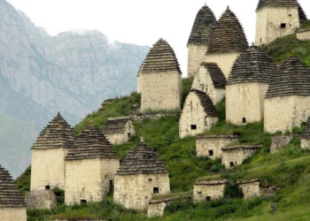 পৃথিৱীৰ এই ৰহস্যময় গাঁৱখনৰ বিষয়ে জানো আহক…