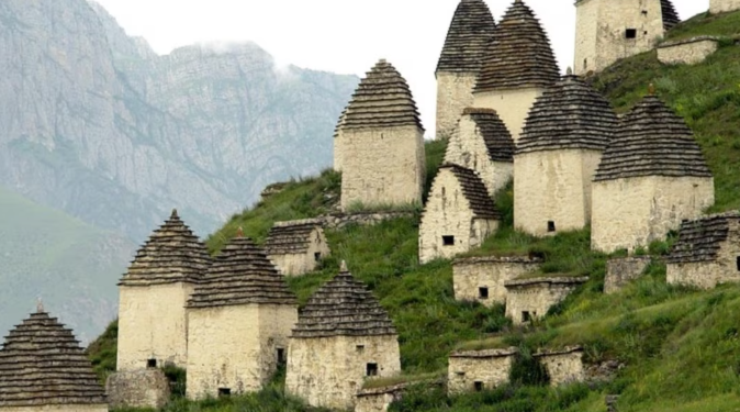 পৃথিৱীৰ এই ৰহস্যময় গাঁৱখনৰ বিষয়ে জানো আহক…