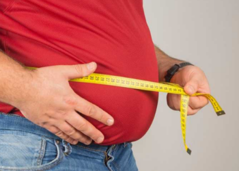 পেটৰ অতিৰিক্ত চৰ্বি নাইকীয়া কৰিবলৈ গ্ৰহণ কৰক এই খাদ্যাভাস