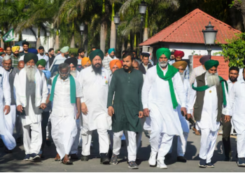 কৃষক নেতাক জিম্মাত লোৱাৰ পিছতে শম্ভু আৰু খানৌৰী সীমান্তত বন্ধ ইণ্টাৰনেট সেৱা