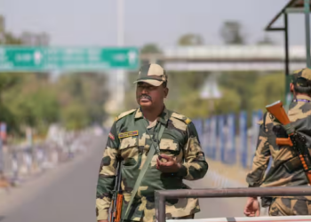 ভাৰতৰ ভয়ত কম্পমান পাকিস্তানত, দুদিনত ৫ হাজাৰ জোৱানে এৰিলে চাকৰি