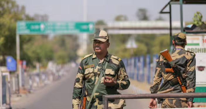 ভাৰতৰ ভয়ত কম্পমান পাকিস্তানত, দুদিনত ৫ হাজাৰ জোৱানে এৰিলে চাকৰি