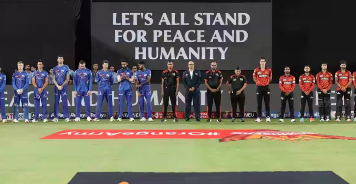 ক’লা বেণ্ডৰ সৈতে মৌনতা… পেহেলগাম কাণ্ডৰ পিছত স্তম্ভিত আই পি এল