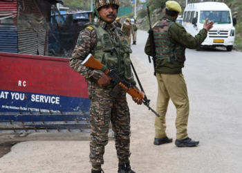 জম্মু-কাশ্মীৰত পুনৰ নৃশংস কাণ্ড; ঘৰৰ ভিতৰত সোমাই সমাজ কৰ্মীক হত্যা অস্ত্ৰধাৰীৰ