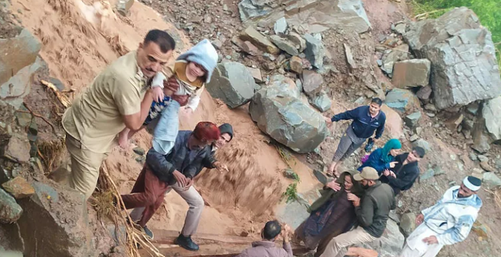 ডাৱৰ বিস্ফোৰণৰ পিছতেই ভয়ংকৰ বান; তিনিজনৰ মৃত্যু, স্তব্ধ যাতায়াত