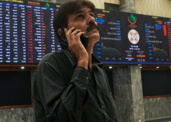 ট্ৰাম্পৰ ‘শুল্ক’ নীতিত হাহাকাৰ বিশ্বৰ অৰ্থনীতিত; হোৰাহোৰে ডুবিল বিভিন্ন দেশৰ শ্বেয়াৰ মাৰ্কেট