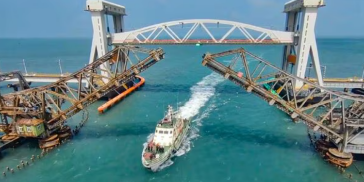 বিকাশৰ নতুন গতি; প্ৰধানমন্ত্ৰী নৰেন্দ্ৰ মোদীয়ে উদ্বোধন কৰিলে পম্বন দলং