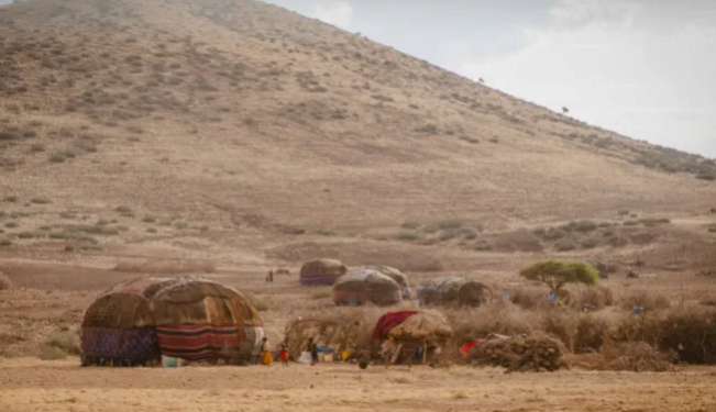 বিয়া দিবৰ বাবেই নিজ কন্যাৰ সৈতে আচৰিত কাণ্ড পিতৃ-মাতৃৰ, কোন দেশত চলে এনে ঘটনা?