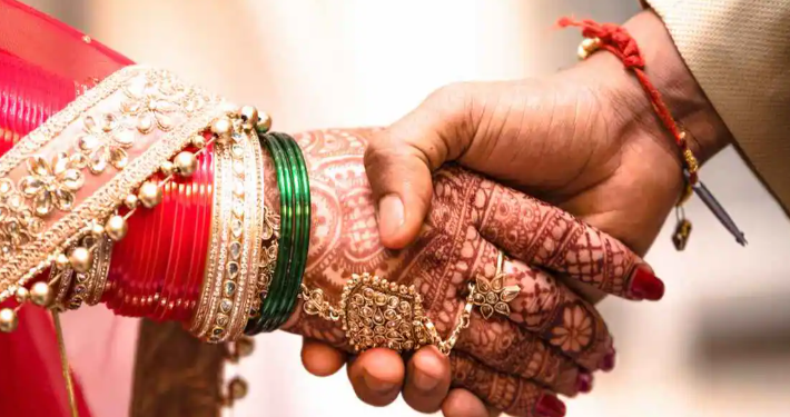 কিয় ভাৰতীয় যুৱকৰ সৈতে বিবাহপাশত আৱদ্ধ হ’ব বিচাৰে পাকিস্তান যুৱতীয়ে? ধৰ্ম সলনি কৰিবলৈও সাজু…