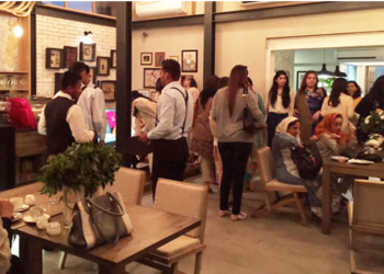 ইজৰাইলৰ অত্যাচাৰত ক্ষুব্ধ পাকিস্তানী, KFCকে ধৰি বহু ৰেষ্টুৰেণ্টত আক্ৰমণ