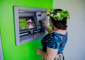 ১৩ হাজাৰ জনসংখ্যাৰ দেশত স্থাপন প্ৰথম ATM, কেক কাটি উদযাপন