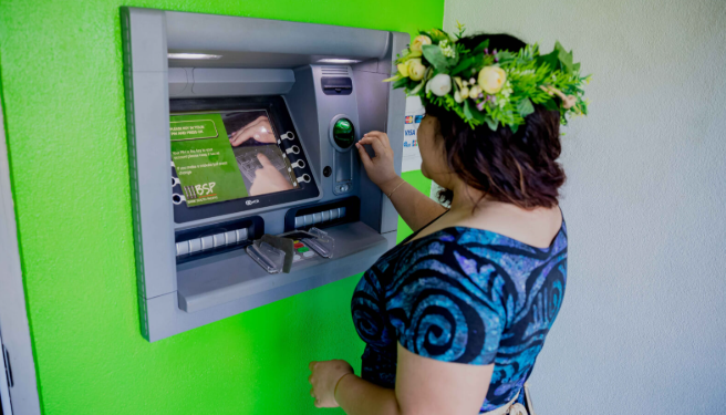 ১৩ হাজাৰ জনসংখ্যাৰ দেশত স্থাপন প্ৰথম ATM, কেক কাটি উদযাপন
