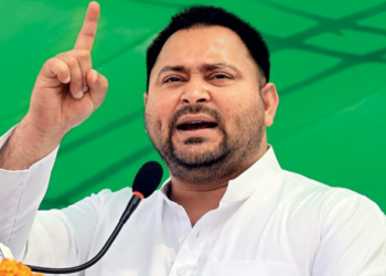 আমাৰ চৰকাৰ আহিলেই ডাষ্টবিনত পেলাই দিম…. তেজস্বী যাদৱৰ ডাঙৰ মন্তব্য