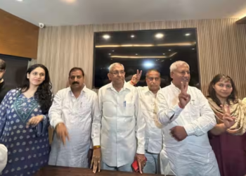 কেজৰিৱাল নেতৃত্বাধীন আপত মোক্ষম আঘাত; একেলগে ১৫ পাৰিষদৰ দল ত্যাগ