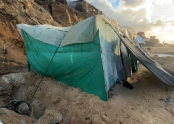 ইজৰাইলৰ প্ৰকোপত বিধস্ত গাজা, ৯৭ হাজাৰৰো অধিক পেলেষ্টাইনী গৃহহীন