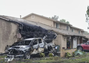 আমেৰিকাত ভয়ংকৰ বিমান দুৰ্ঘটনা; ১৫টা ঘৰত অগ্নিকাণ্ড