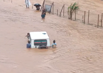 নেৰানেপেৰা বৰষুণত স্তব্ধ জনজীৱন; চৰকাৰী কৰ্মচাৰী সন্দৰ্ভত ডাঙৰ ঘোষণা মুখ্যমন্ত্ৰীৰ