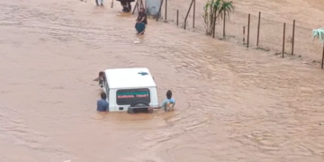 নেৰানেপেৰা বৰষুণত স্তব্ধ জনজীৱন; চৰকাৰী কৰ্মচাৰী সন্দৰ্ভত ডাঙৰ ঘোষণা মুখ্যমন্ত্ৰীৰ