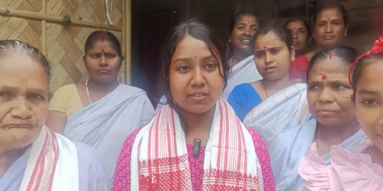 এগৰাকী ছাত্ৰীৰ সফলতাত উৎফুল্লিত হাজোৰ এখন গাঁও