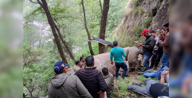 উত্তাৰখণ্ডত ভয়ংকৰ হেলিকপ্টাৰ দুৰ্ঘটনা; ৫ গৰাকী লোকৰ মৃত্যু, ২ জন আহত