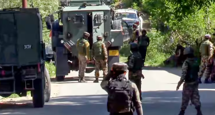 জম্মু-কাশ্মীৰত সন্ত্ৰাসবাদীৰে ভয়ংকৰ সংঘৰ্ষ; এজন জোৱান শ্বহীদ