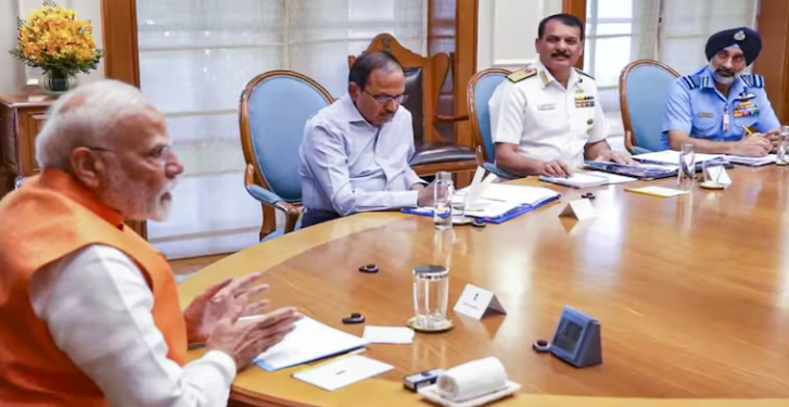 বায়ু সেনাৰ মুৰব্বীৰ সৈতে গুৰুত্বপূৰ্ণ বৈঠক প্ৰধানমন্ত্ৰী নৰেন্দ্ৰ মোদীৰ