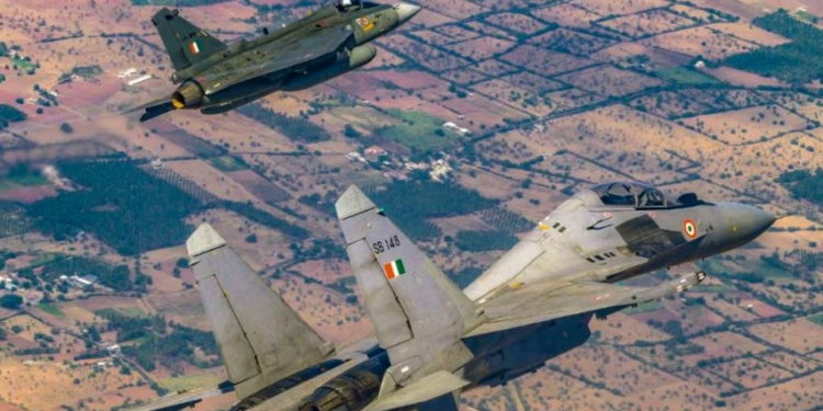 বুধবাৰে ভাৰতীয় ফাইটাৰ জেটে যুদ্ধাভ্যাস কৰিব পাক সীমান্তত