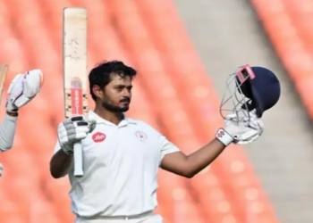 ১৪ হাজাৰৰো অধিক ৰান, ৩৭টা শতক… ঘৰুৱা ক্ৰিকেটৰ এইগৰাকী তাৰকাৰ অৱসৰ ঘোষণা