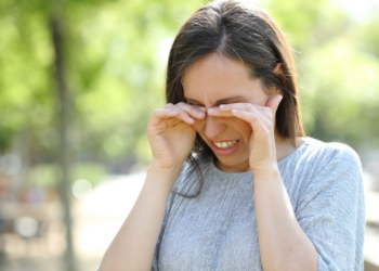 গ্ৰীষ্মকালত চকুৰ সংক্ৰমণৰ সম্ভাৱনা কিয় দ্ৰুতগতিত বৃদ্ধি পায়?  কেনেদৰে আপুনি নিজকে সুৰক্ষিত কৰি ৰাখিব…