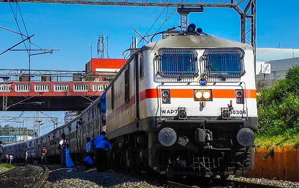 নিৰাপদ যাত্ৰাৰ বাবে ভাৰতীয় ৰে’লৱে ল’লে এই নতুন পদক্ষেপ, জানক সবিশেষ…