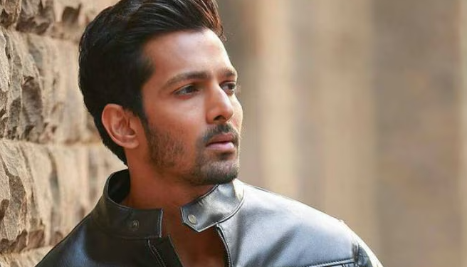 পাকিস্তানী অভিনেত্ৰীৰ মুখ বন্ধ কৰিলে বলীউড অভিনেতাই, কিয় খং উঠিল এইগৰাকী অভিনেতাৰ…