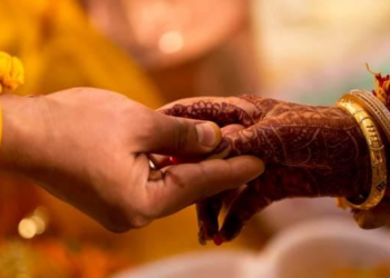 ভুক্তভোগীলৈ ফুল দি বিবাহৰ প্ৰস্তাৱ, উচ্চতম ন্যায়ালয়ে স্থগিত ৰাখিলে শাস্তি