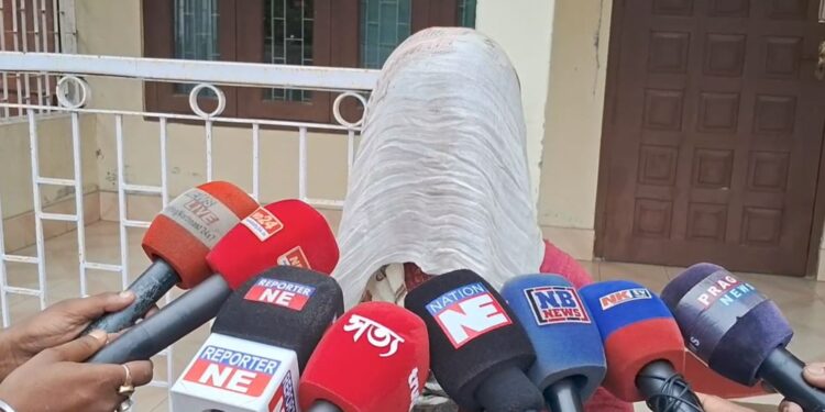 কামৰ মিছা প্ৰলোভনেৰে বহিঃৰাজ্যলৈ যুৱতী সৰবৰাহ এক দম্পতীৰ! জানক সবিশেষ