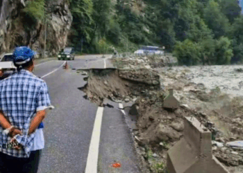 প্ৰকৃতিৰ কাল ৰূপ; হিমাচলত ৩১ জনৰ মৃত্যু, বন্ধ হৈ পৰিছে ৫৩ টা পথ