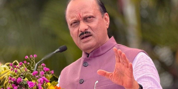 অজিত পাৱাৰৰ দলত মোক্ষম আঘাত; ৭গৰাকী বিধায়কৰ দল ত্যাগ