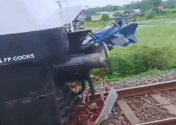 কাটিহাৰত ৰে’ল দুৰ্ঘটনা; ৰে’লৱে ট্ৰলীত খুন্দা অৱধ আছাম এক্সপ্ৰেছৰ, এজনৰ মৃত্যু