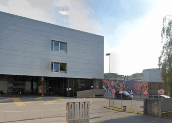 বিদ্যালয়ৰ ভিতৰত ভয়ংকৰ গুলীচালনা; কেইবাজনৰো মৃত্যু