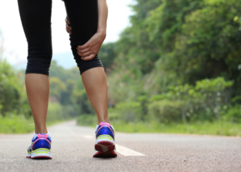 কঁকাল আৰু ভৰিৰ অনবৰতে বিষ হোৱাটো কোনটো ৰোগৰ লক্ষণ? জানক সবিশেষ…