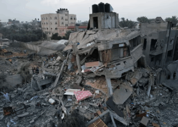 গাজাত মানৱীয় সংকটঃ খাদ্যৰ বাবে শাৰী পাতি থকাৰ ওপৰত ইজৰাইলৰ ক্ষেপণাস্ত্ৰ নিক্ষেপ, ৪৫ জন নিহত