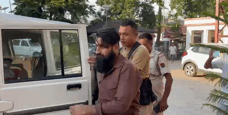 হিন্দু দেৱ-দেৱীক অশ্লীল মন্তব্য কৰি থানাৰ আলহী যুৱক