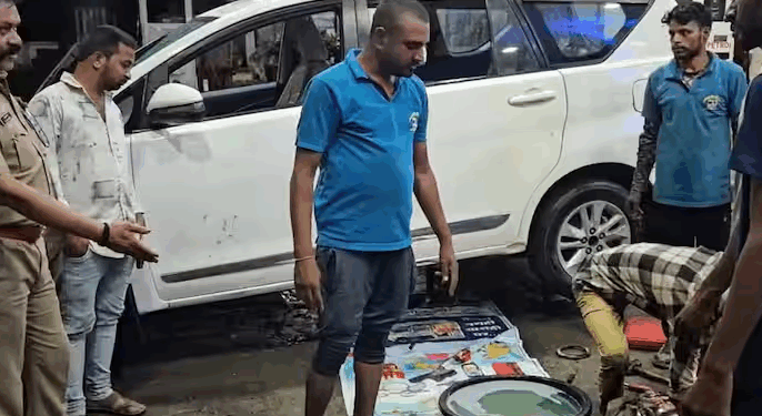 তীব্ৰ চাঞ্চল্য, হঠাৎ ৰৈ যায় মুখ্যমন্ত্ৰীৰ কনভয়ৰ বাহন…