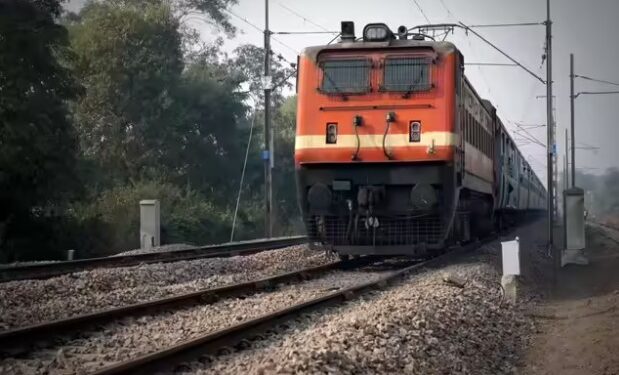 UPI পেমেণ্টৰ পৰা তৎকালীন ৰে’লৰ টিকটলৈ… ১ জুলাইৰ পৰা সলনি হ’ব এই ৫ ডাঙৰ নিয়ম