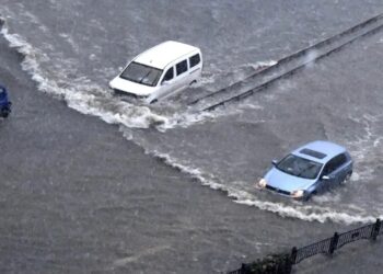 চীনৰ ৰাজধানী বেইজিঙত প্ৰকৃতিৰ কালৰূপ; এইপৰ্যন্ত ৪৪ জনৰ মৃত্যু