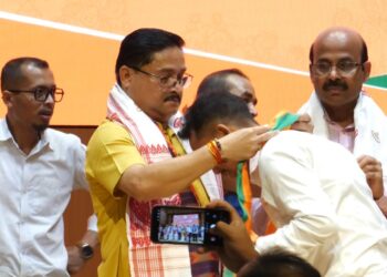 দৃষ্টি ৰাজখোৱাসহ কেইবাজনো নেতাৰ বিজেপিত যোগদান